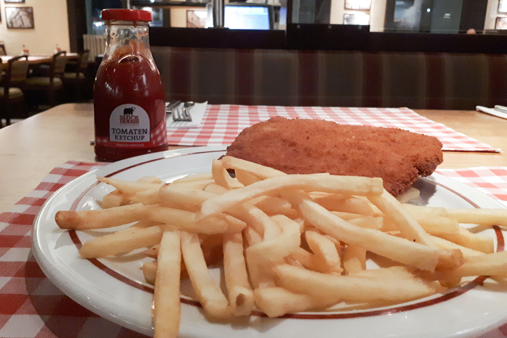 Pommes frites zu Cordon Bleu Lanch Time - Block House am Naschmarkt Pommes frites zu Cordon Bleu Lanch Time - Block House am Naschmarkt